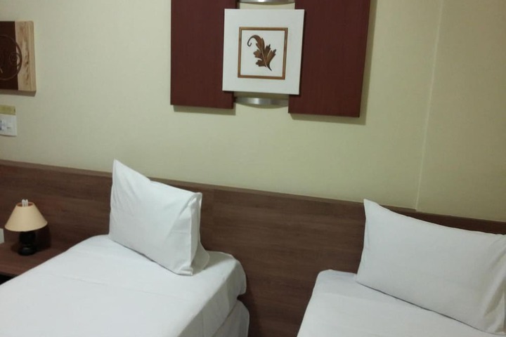 Room 14 of 33