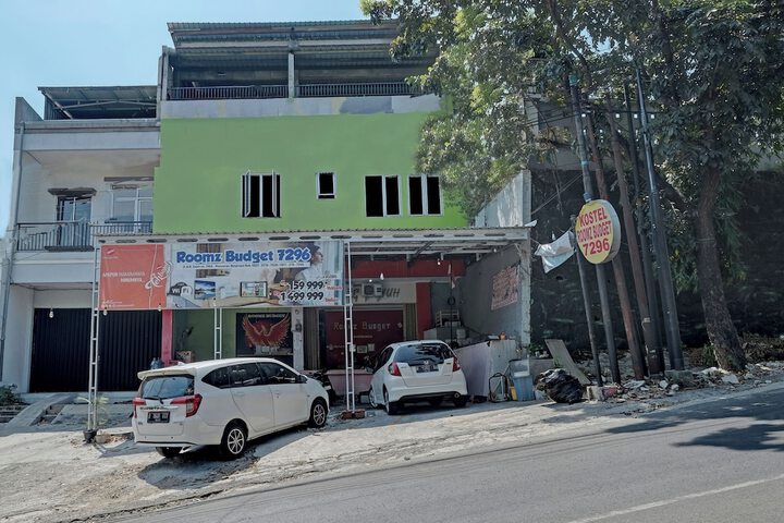 OYO Life 92877 Hotel Rainbow 7296
