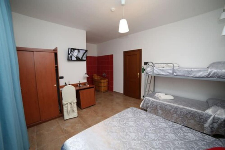 Room 13 of 72