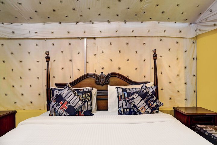 Room 4 of 10