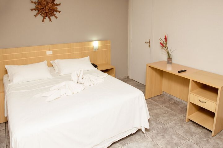 Room 7 of 28