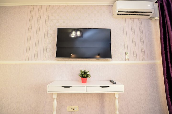 Room 2 of 20