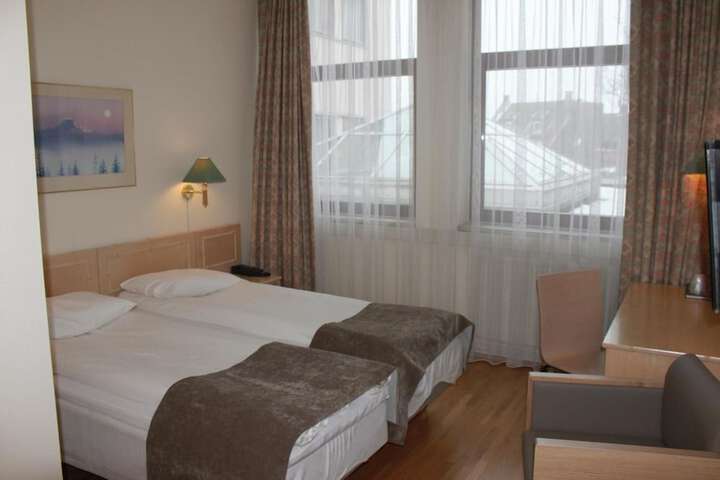 Room 9 of 34