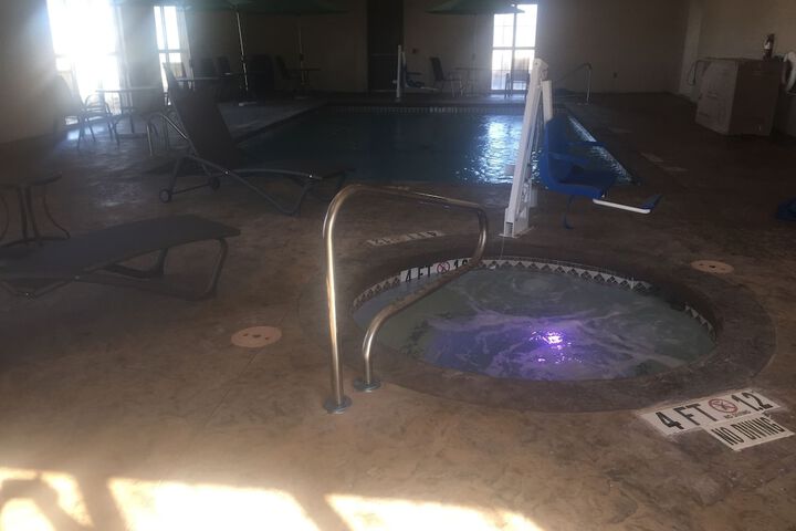 Indoor spa tub