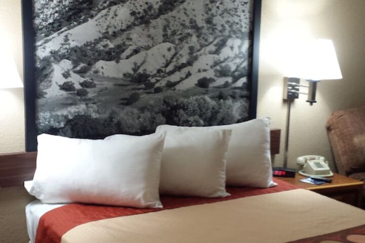 Room 3 of 34