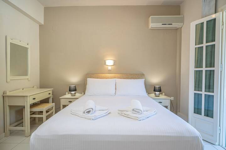 Room 30 of 243