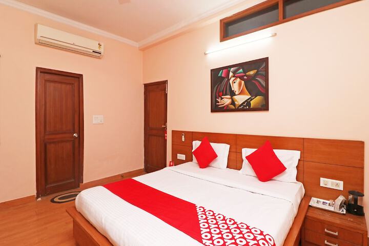 Room 10 of 20