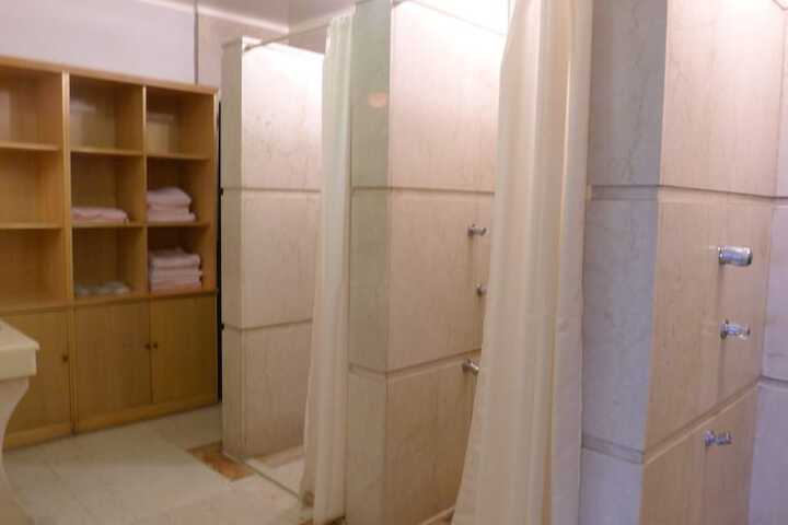 Room 27 of 43