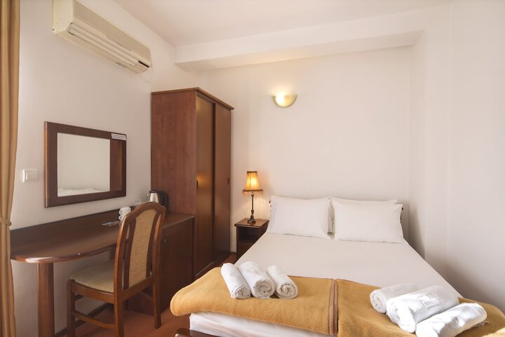 Room 38 of 95
