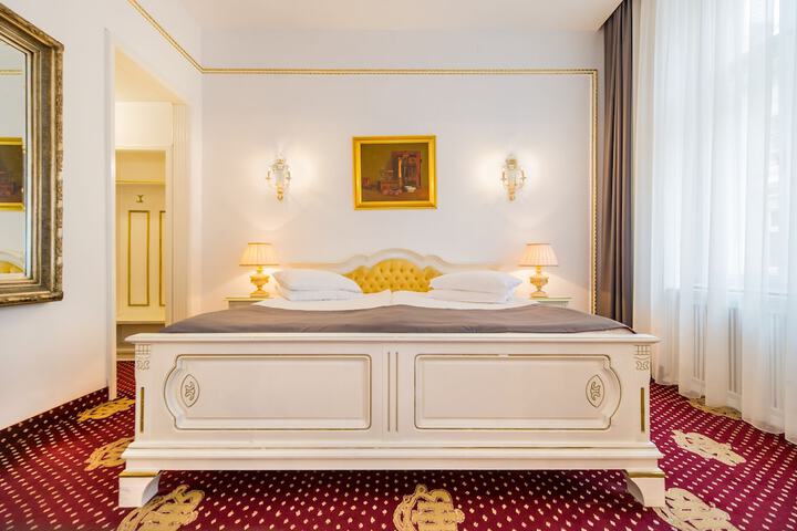 Room 32 of 62