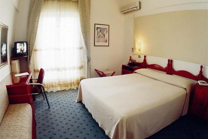 Room 6 of 31
