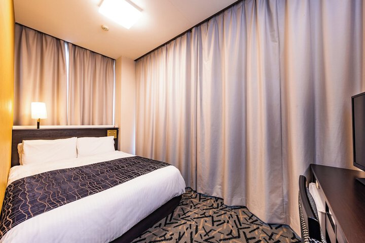 Room 13 of 22