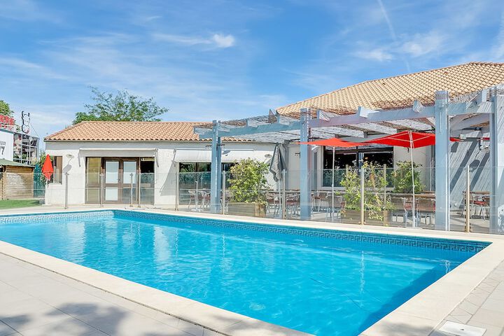 Pool Hotel