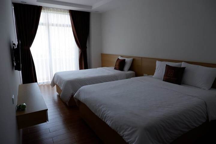 Room 27 of 33