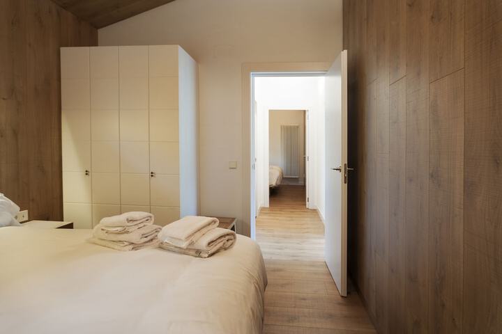 Room 4 of 108