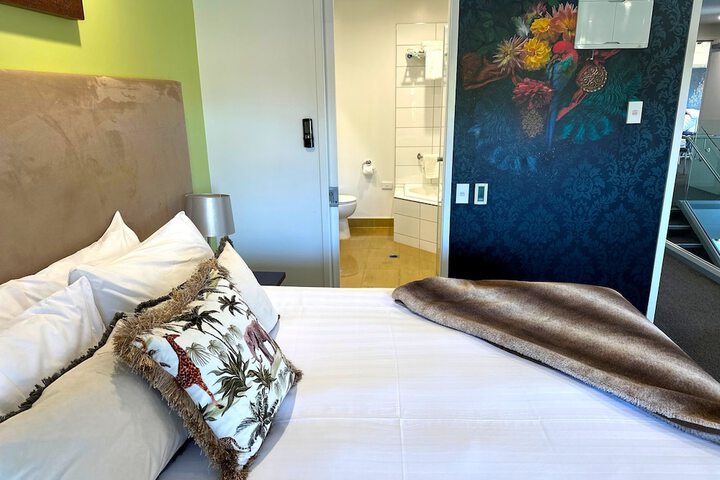 Room 5 of 77
