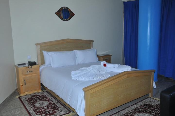 Room 8 of 43