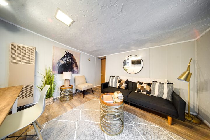 Room 12 of 24