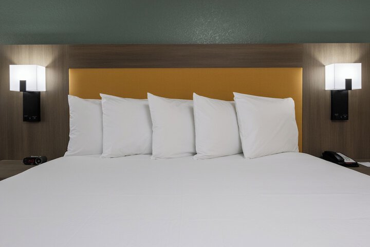 1 King Bed (18 of 18)