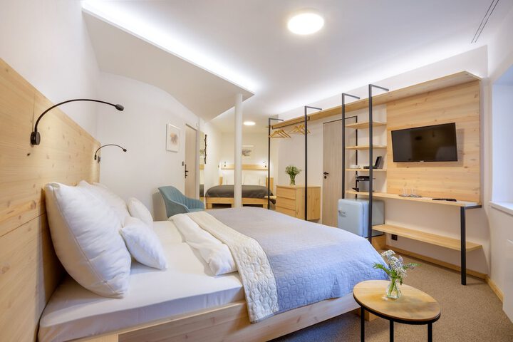 Room 4 of 54