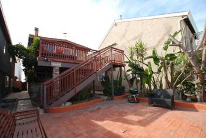 Image of 1521 W Balboa Blvd 68164 by RedAwning
