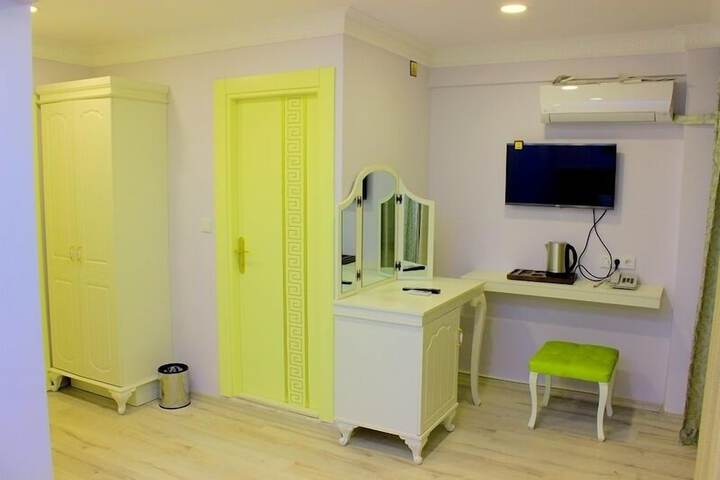Room 11 of 29