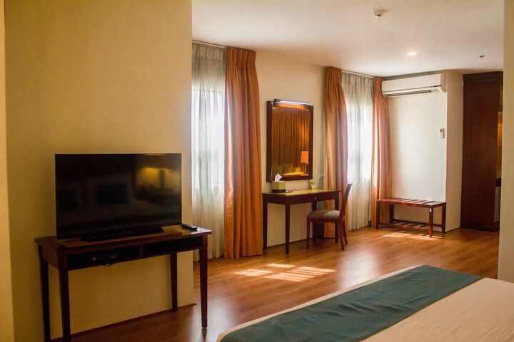 Room 2 of 36