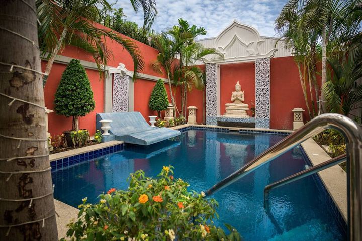 Hotel Pool
