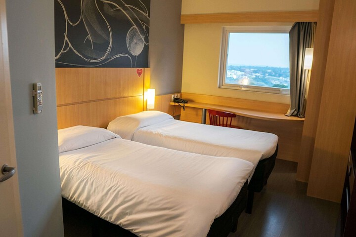 Room 50 of 105
