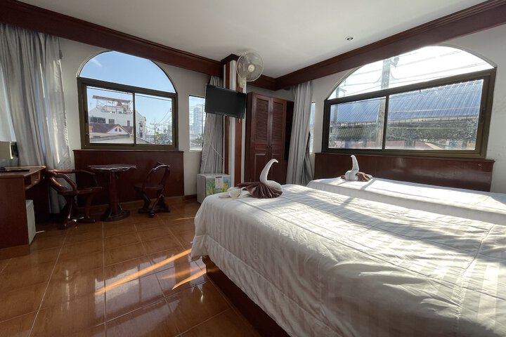Room 6 of 34