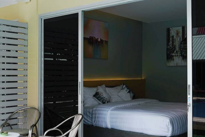 Room 6 of 30