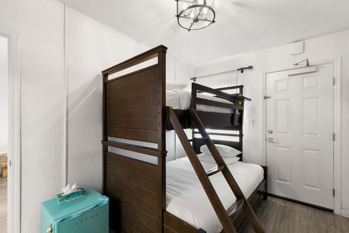 Room 4 of 75