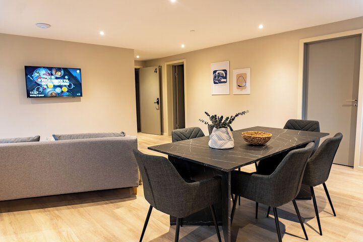 Room 33 of 46