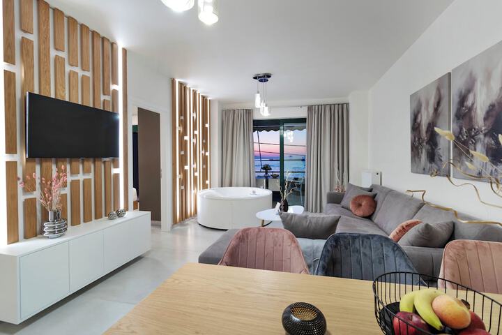 Room 4 of 27