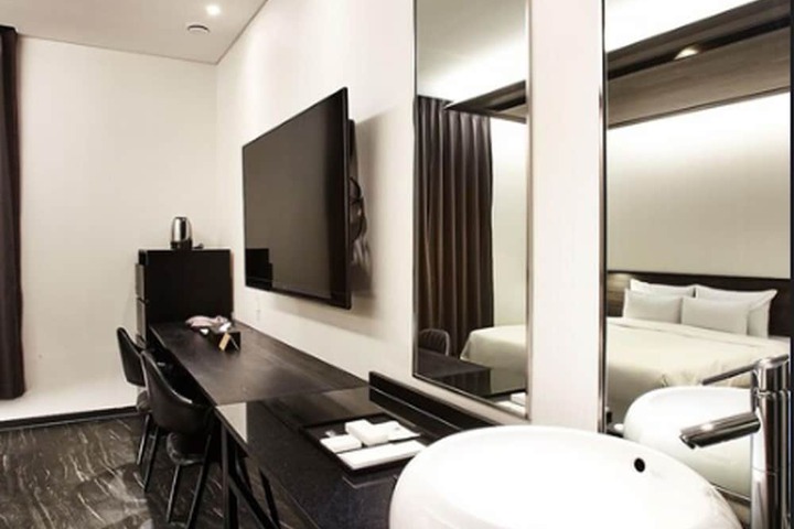 Room 72 of 87