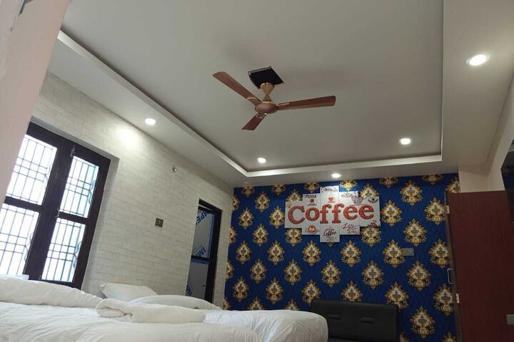Room 10 of 38