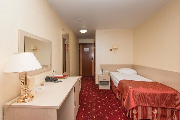 Room 27 of 63