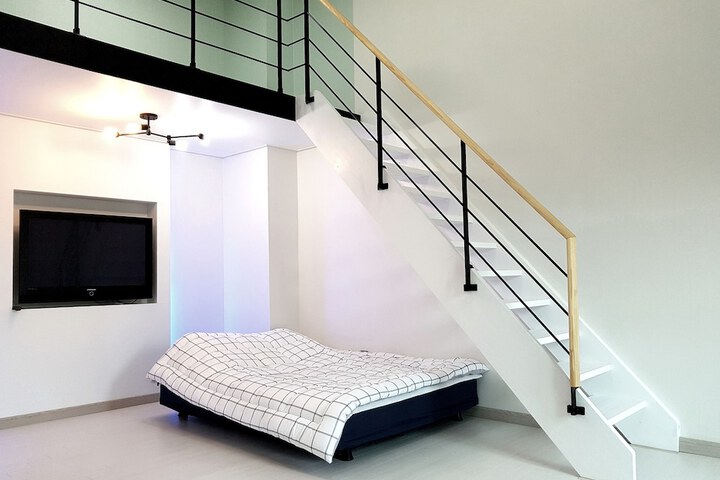 Room 11 of 150