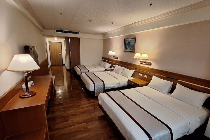 Room 34 of 74
