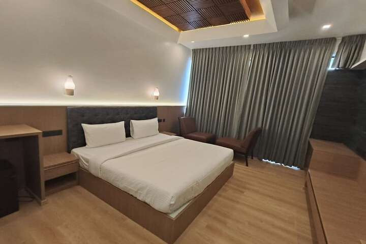 Room 17 of 37