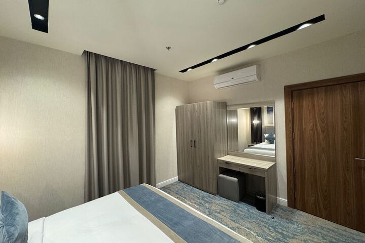 Room 15 of 32