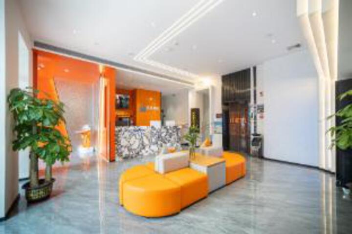 KK Esports Hotel (Hezhou Lingfeng Square Branch)