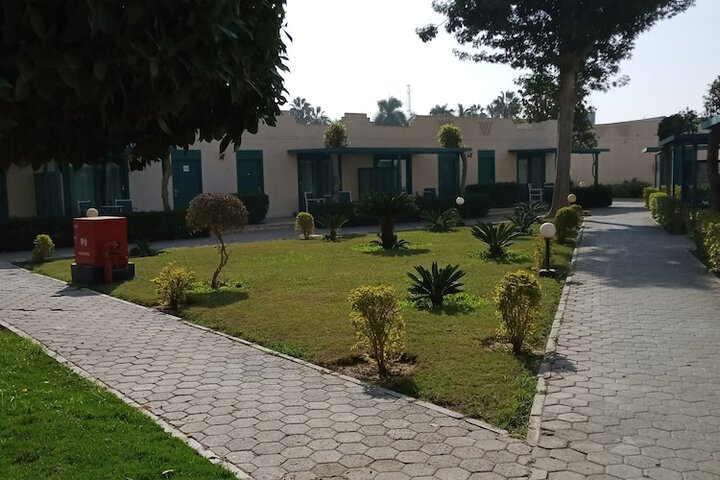 Hotel Exterior 44 of 53