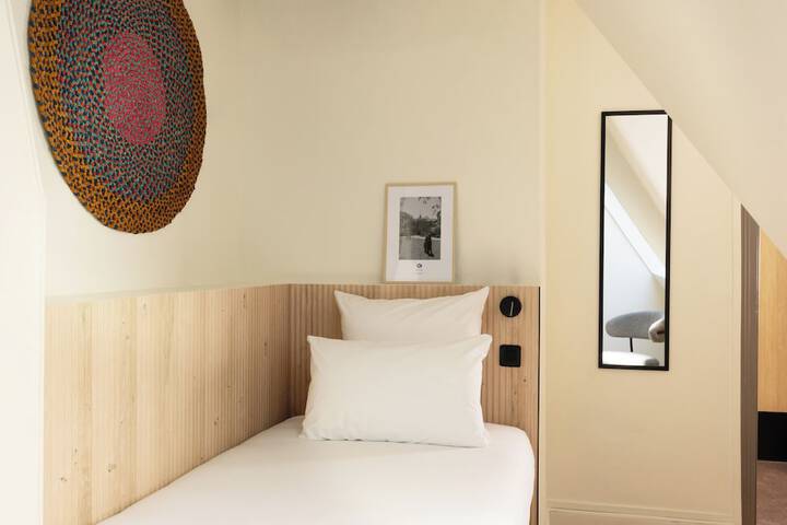 Room 12 of 28