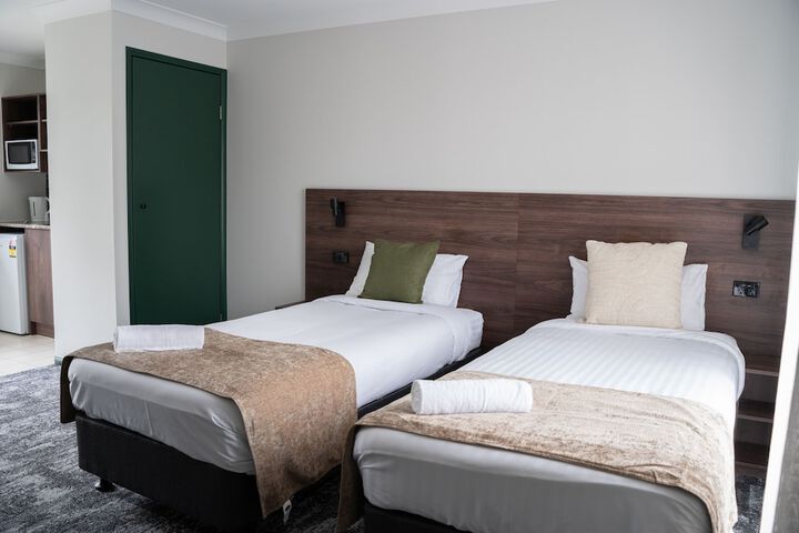 Room 6 of 33