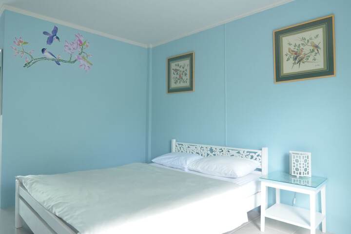 Room 4 of 36