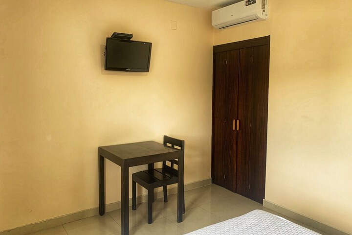 Room 4 of 32