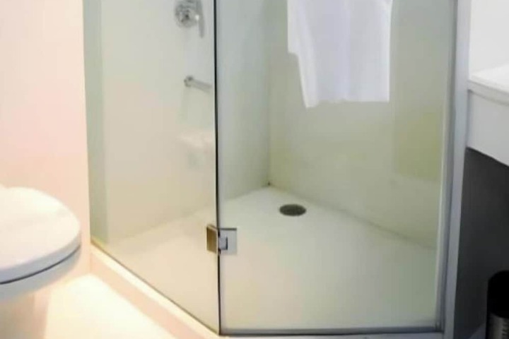 Room 14 of 33