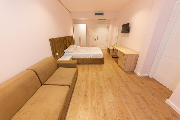 Room 10 of 73