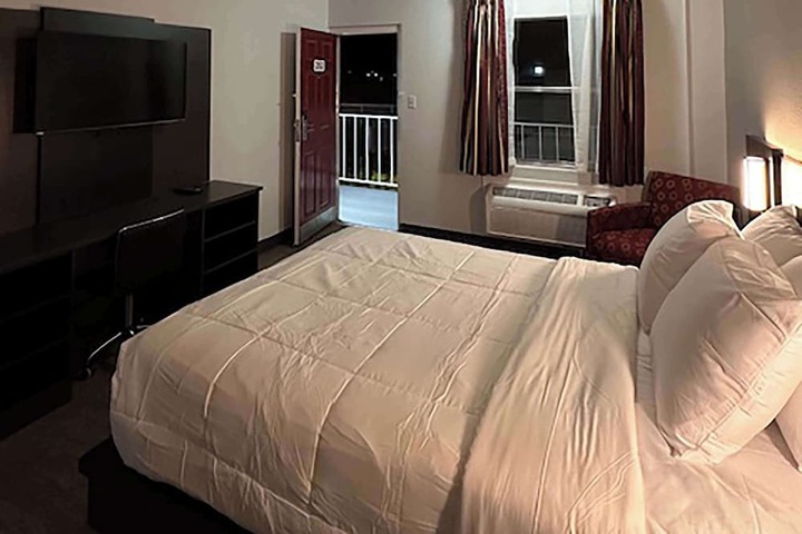 Room 14 of 38